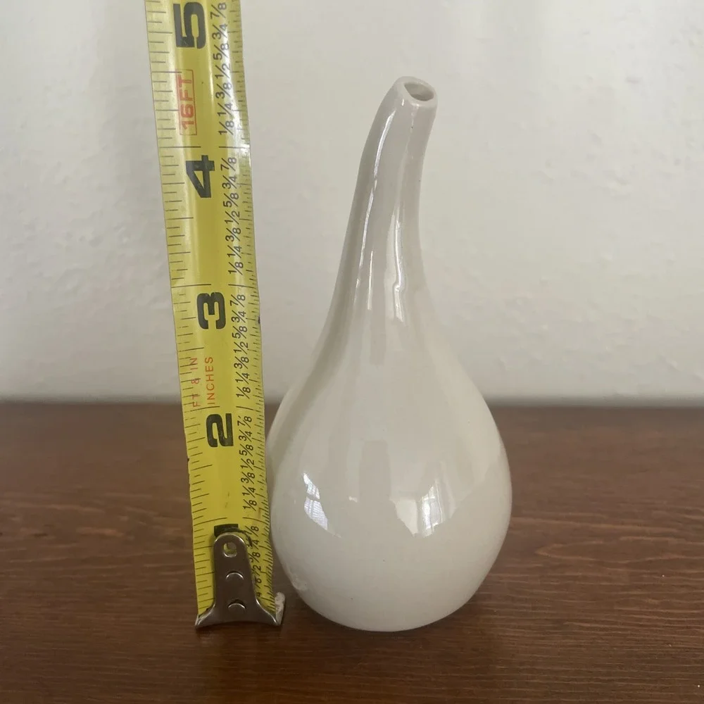 Teardrop Bud Vase Art Pottery White‎ 80s Vintage 4.5
